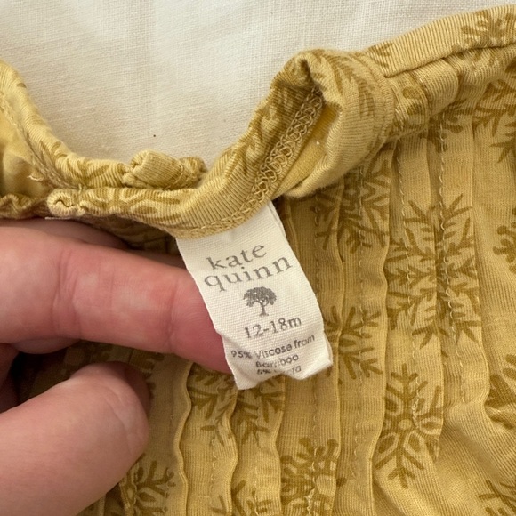 ✨ Kate Quinn Yellow Snowflake Bamboo One-Piece Romper — 12–18 Months EUC ✨ - Picture 2 of 2